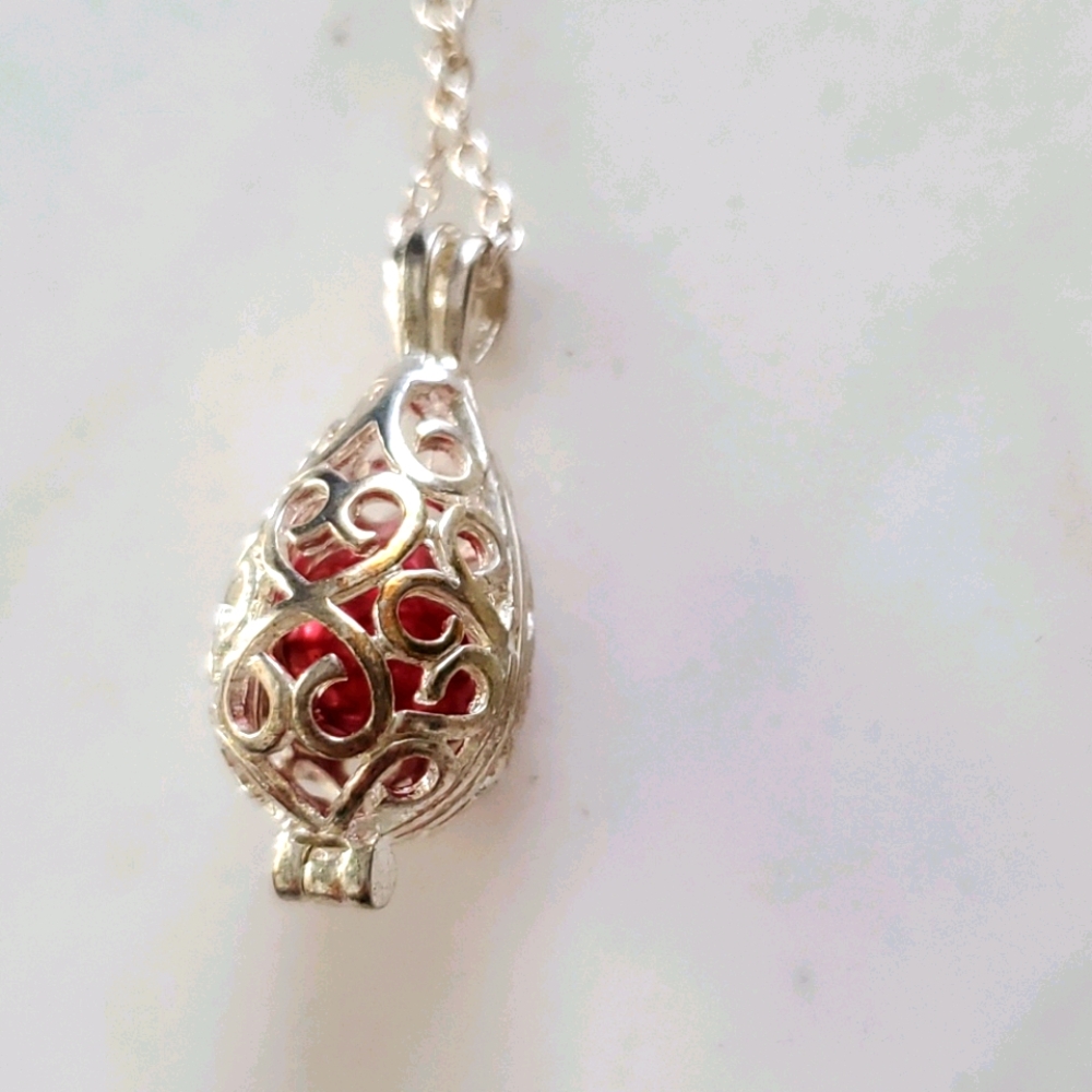 🌼3/$20🌼 Silver Coloured, Red Bead Necklace